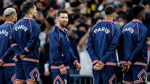 Jugadores del PSG formados en el Santiago Bernabéu durante los actos protocolarios de la Champions League